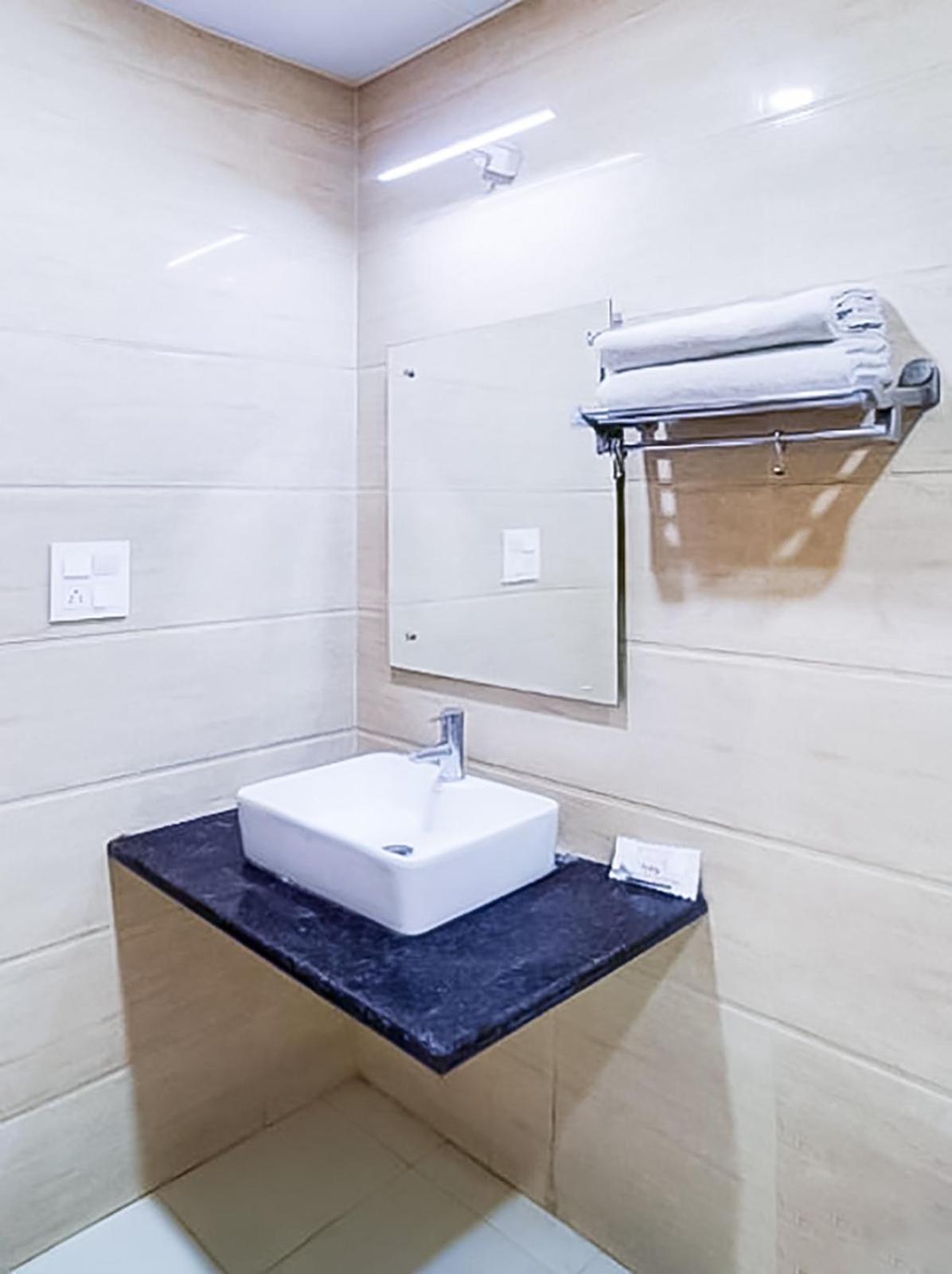 Family Rooms Inn - Shalimarbagh نيودلهي المظهر الخارجي الصورة